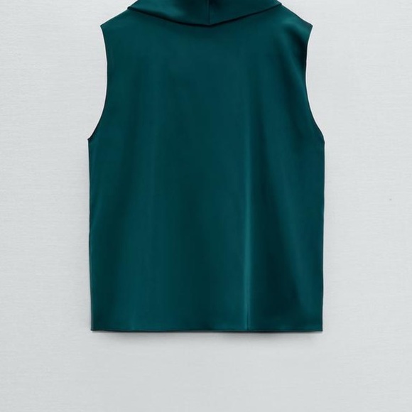 Satin effect top and knotted skirt - Picture 4 of 7